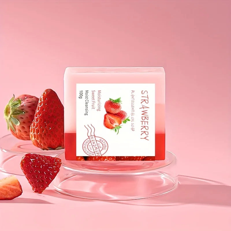Savon nourrissant à la fraise : mousse riche pour une peau éclatante
