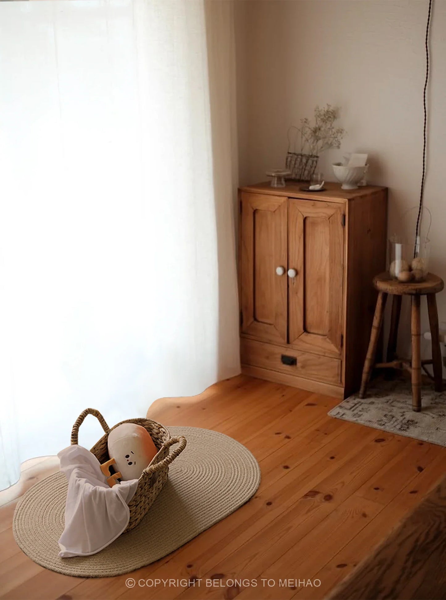 Cestino in alghe intrecciate a mano: organizer ecologico per la casa