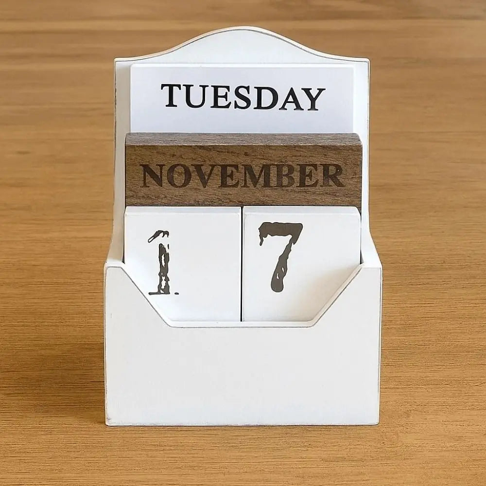 재사용 가능한 나무 영구 달력 — 모두를 위한 미적 매력
