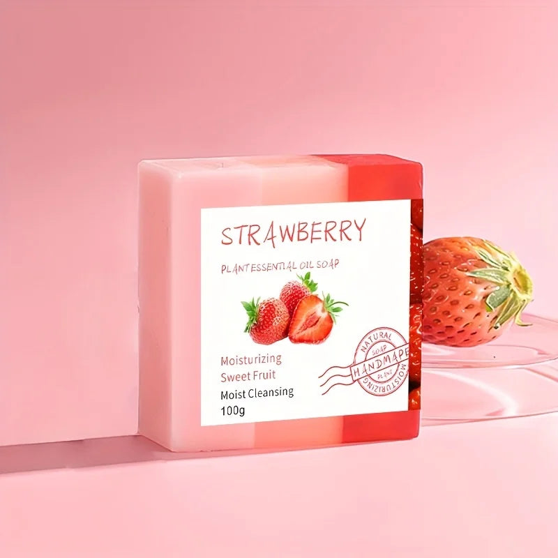 Savon nourrissant à la fraise : mousse riche pour une peau éclatante