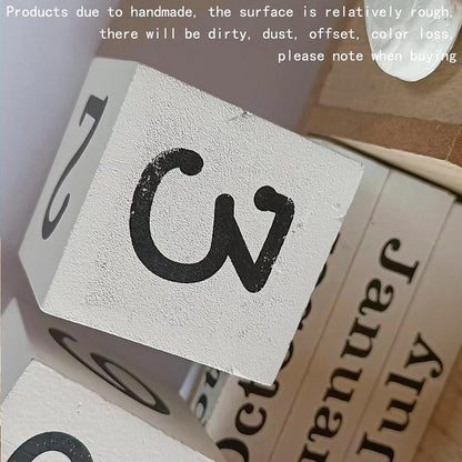 Calendrier perpétuel en bois & Porte-stylo – Organisateur de bureau élégant