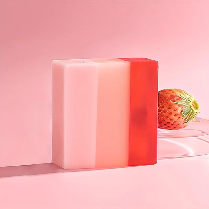 Savon nourrissant à la fraise : mousse riche pour une peau éclatante