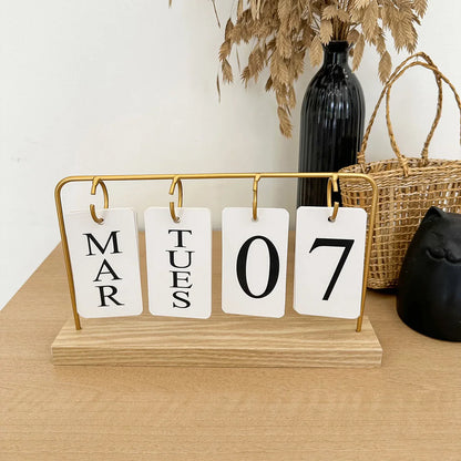 Calendrier perpétuel en bois élégant pour une organisation élégante